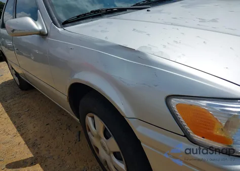 2001 Toyota Camry Le from USA, damaged, VIN 4T1BG22K21U808595